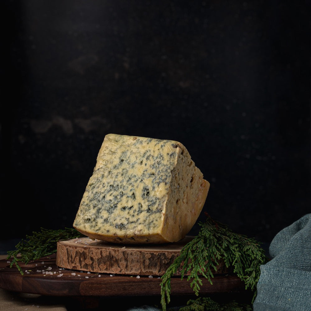 El queso azul tiene gusanos, Roquefort con gusanos y estiércol 